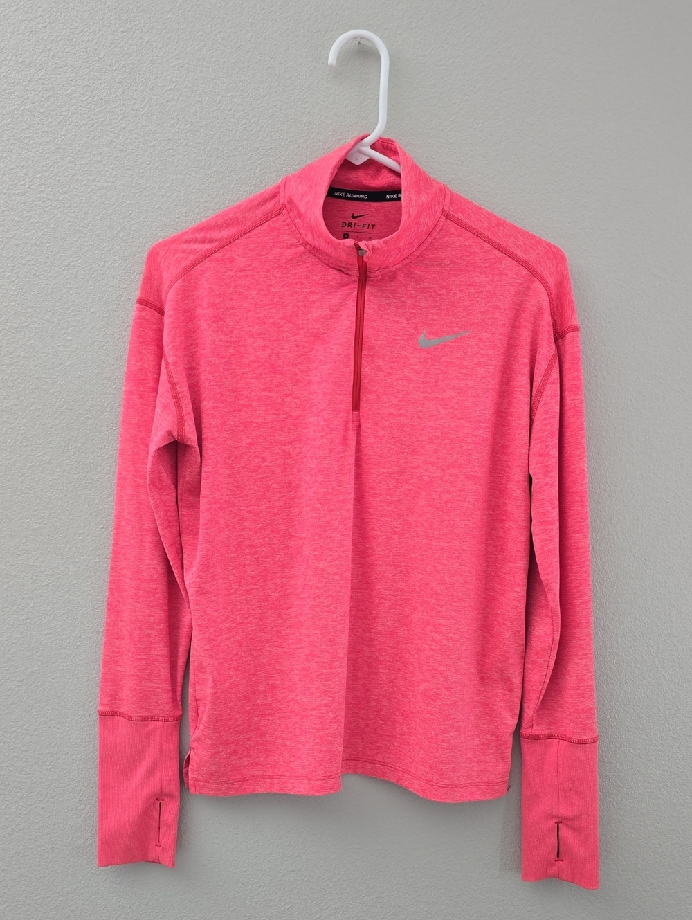 9/27  Nike Women's Pullover